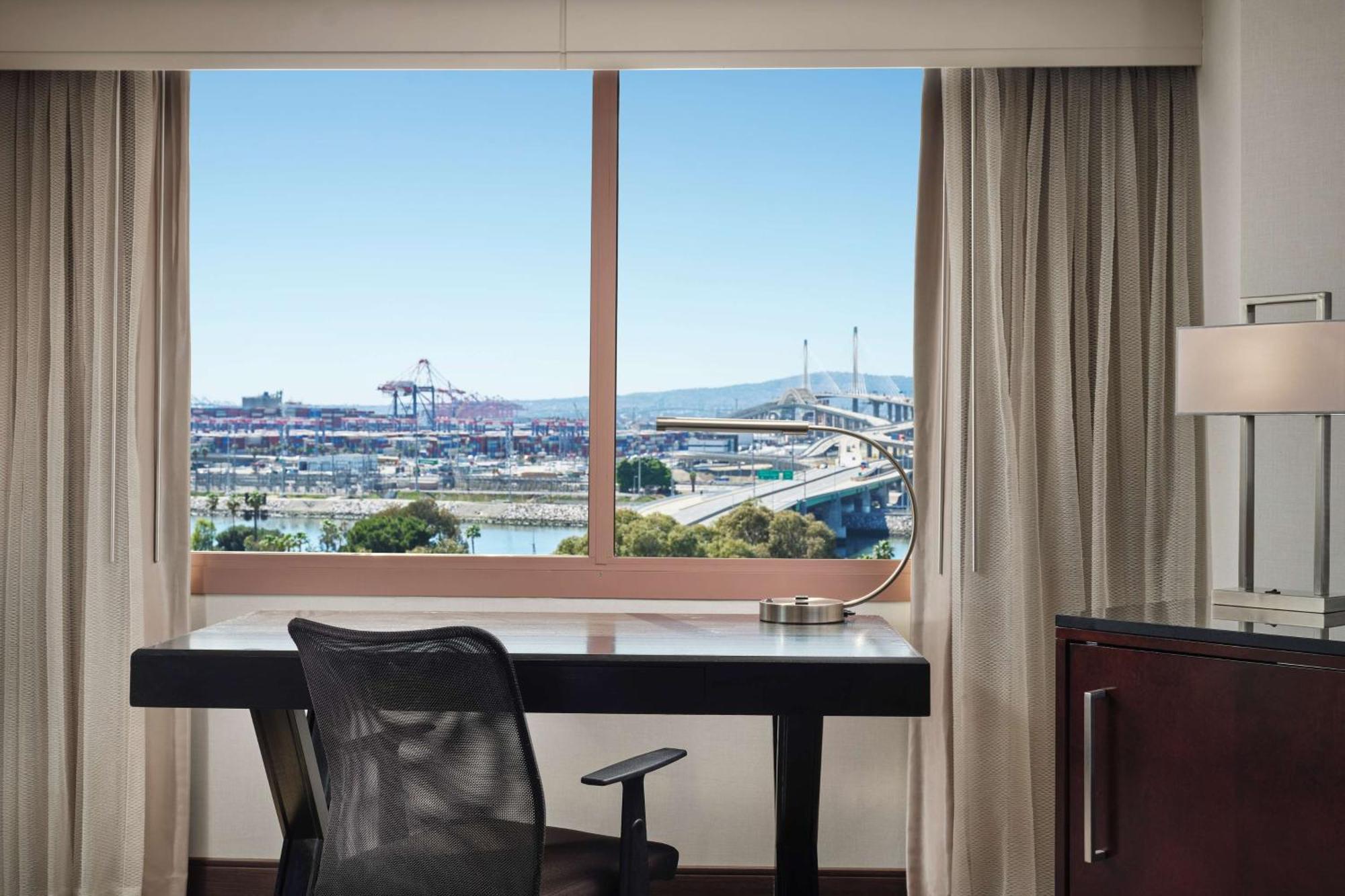 Hilton Long Beach Hotel Exterior foto